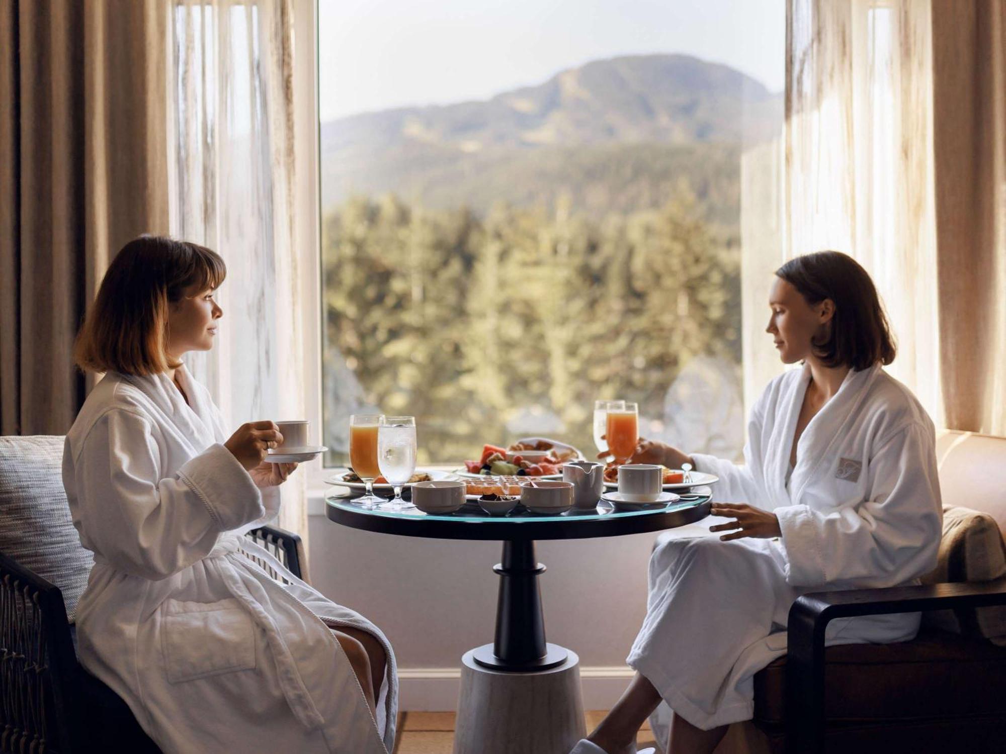Fairmont Chateau Whistler Bagian luar foto
