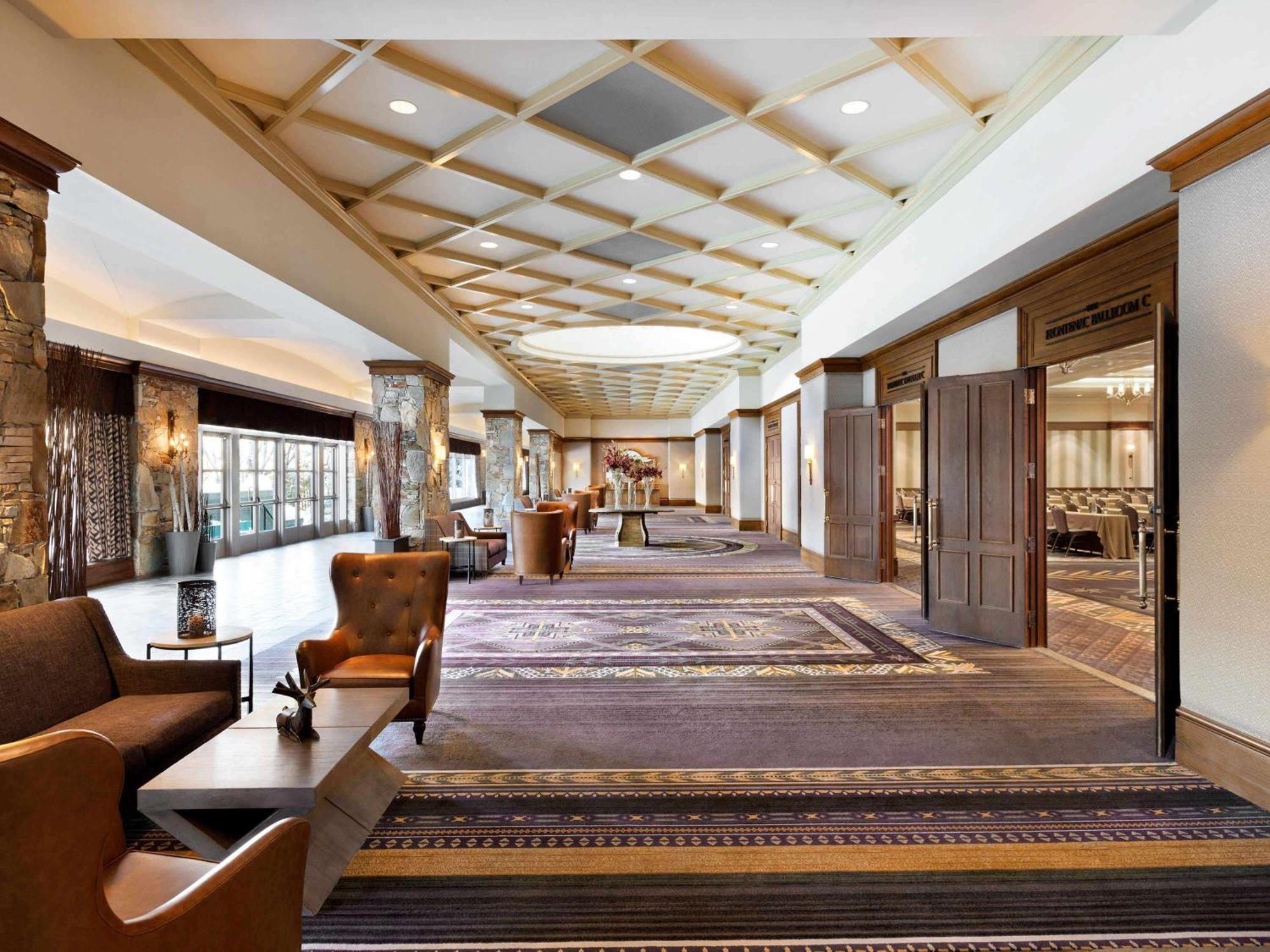 Fairmont Chateau Whistler Bagian luar foto