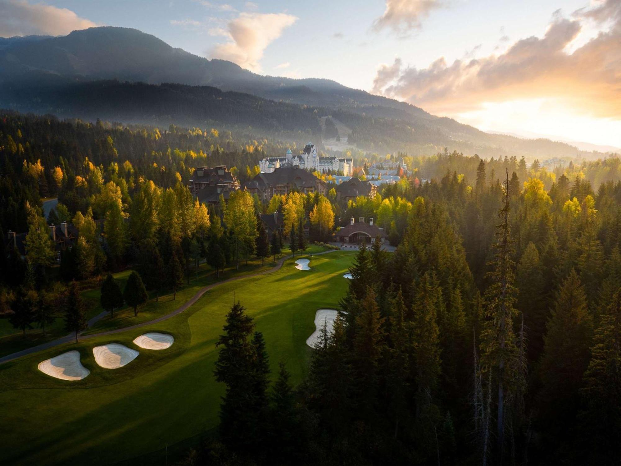 Fairmont Chateau Whistler Bagian luar foto