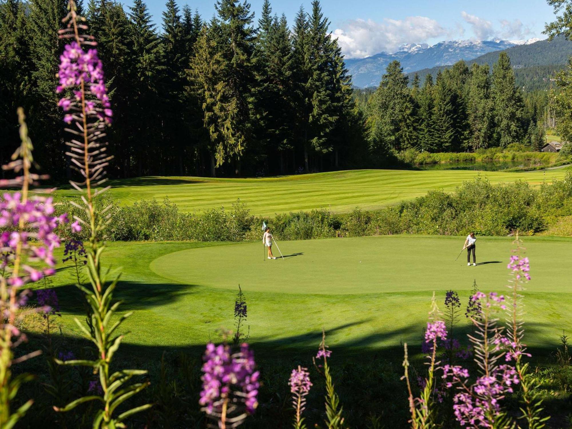 Fairmont Chateau Whistler Bagian luar foto
